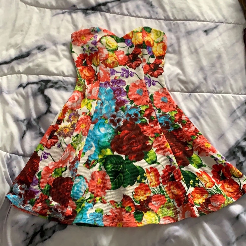 Adorable floral strapless dress